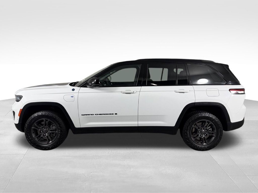Used 2024 Jeep Grand Cherokee Trailhawk w/ Advanced Protech Group II AWD/4WD image 8
