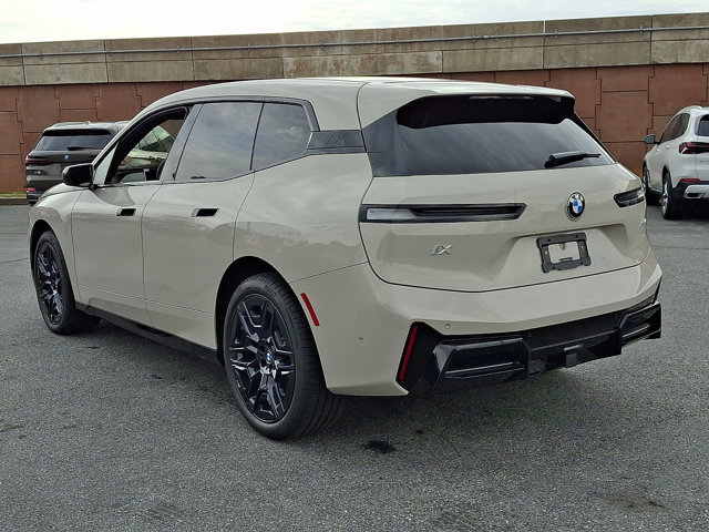 New 2026 BMW iX xDrive60 image 3