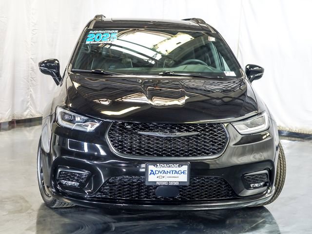 Used 2025 Chrysler Pacifica Limited FWD image 7