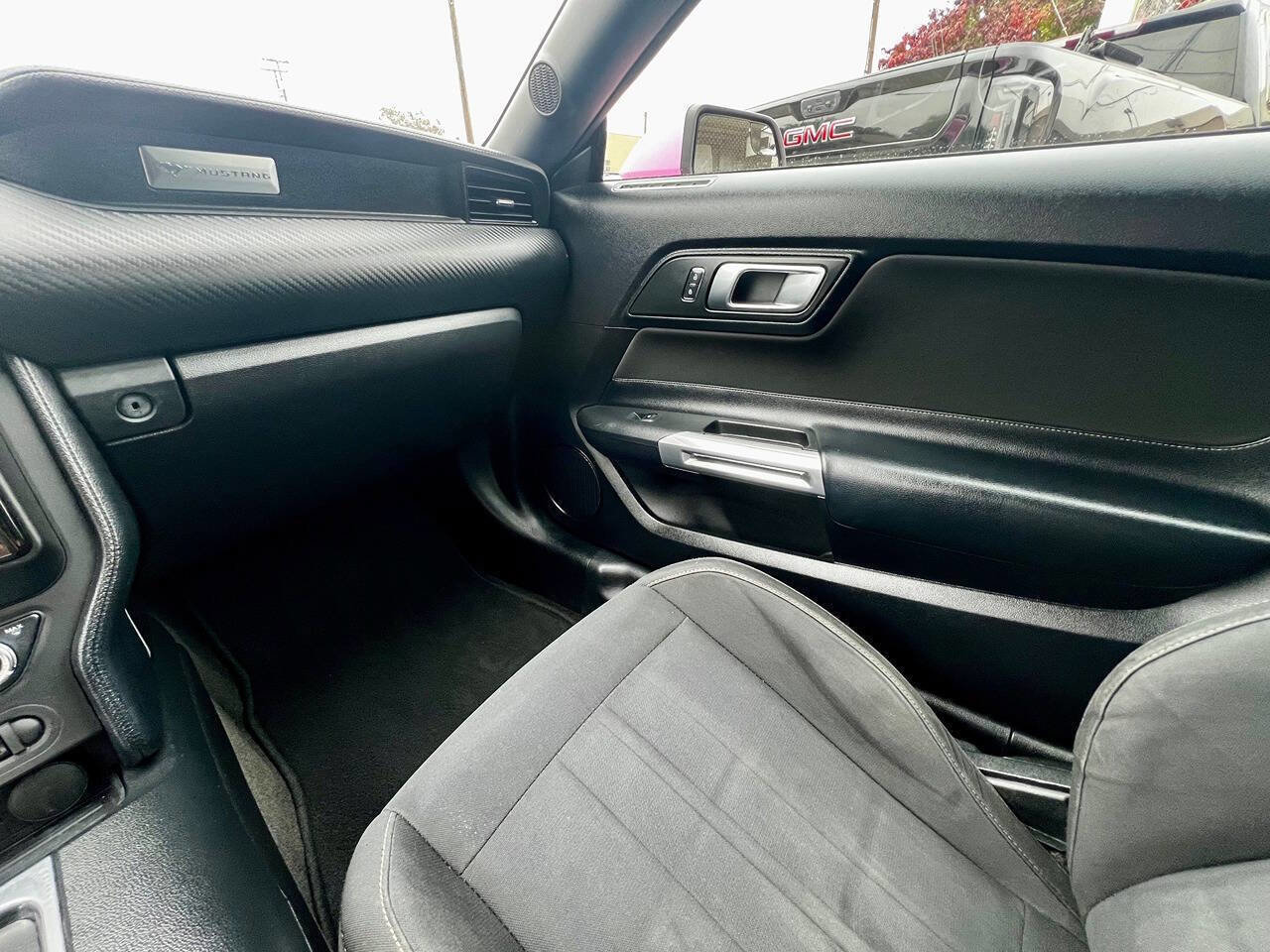 Used 2018 Ford Mustang Coupe image 25