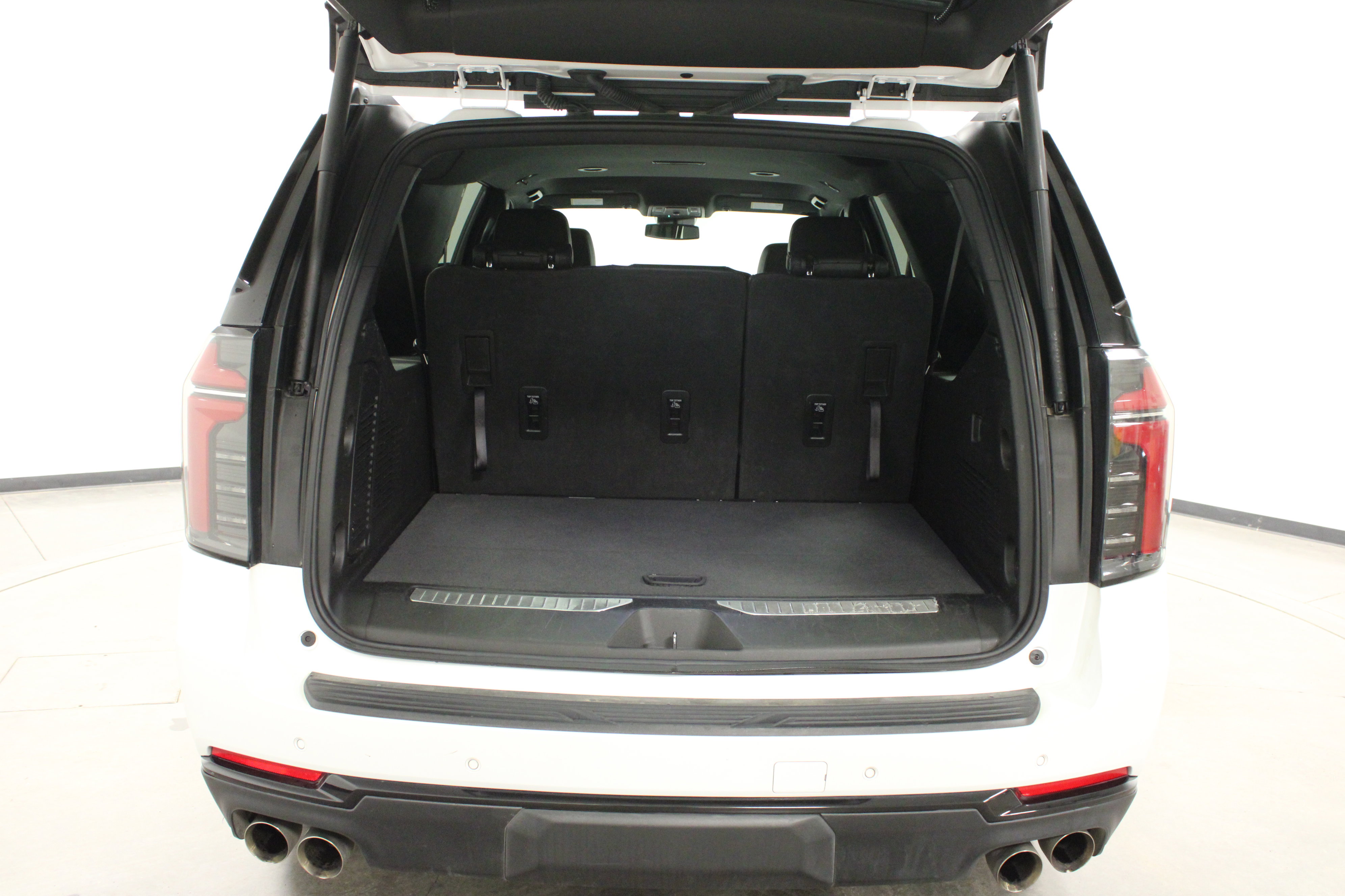 Used 2025 Chevrolet Suburban Z71 AWD/4WD image 13