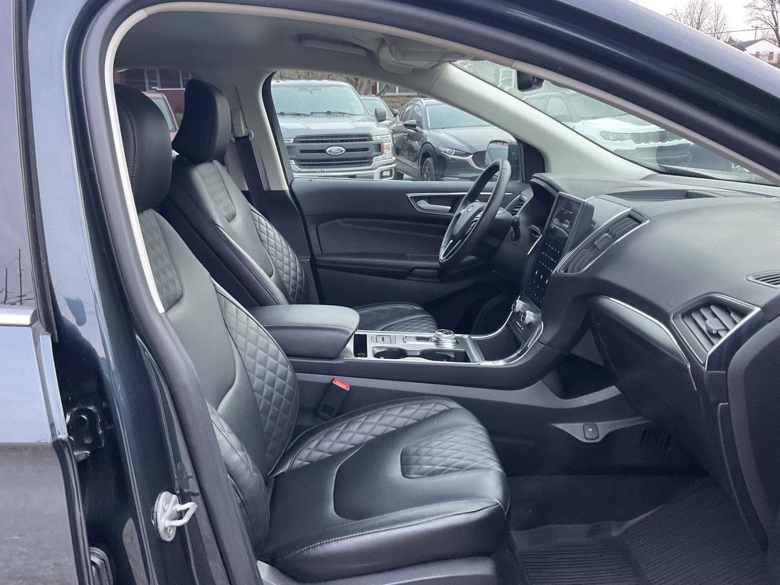Used 2023 Ford Edge Titanium image 25