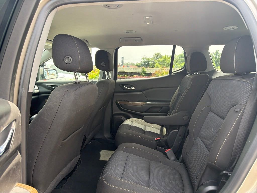 Used 2023 GMC Acadia SLE w/ Driver Convenience Package FWD image 17