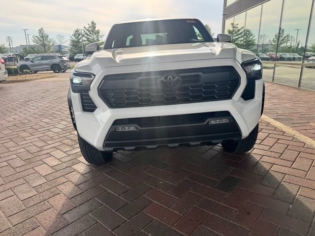 Used 2026 Toyota Tacoma TRD Off-Road AWD/4WD image 2