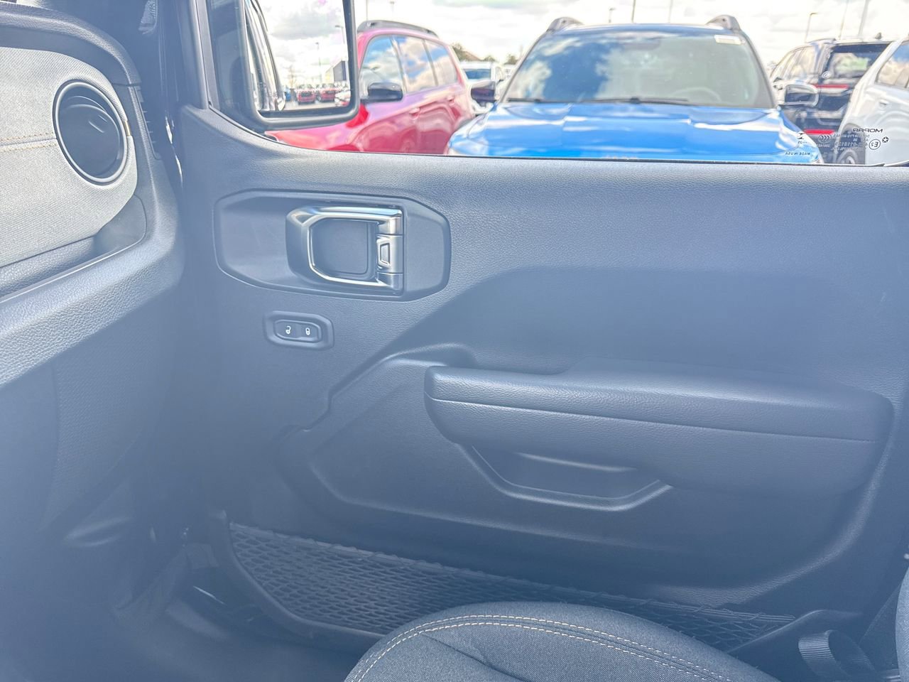 Used 2025 Jeep Wrangler Willys 4xe image 20