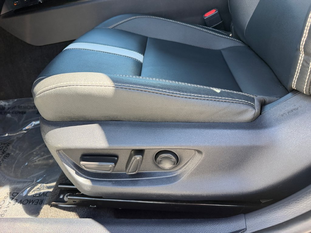 Used 2025 Toyota Camry SE FWD image 17