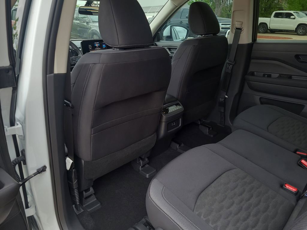 Certified 2025 Nissan Pathfinder SV image 9
