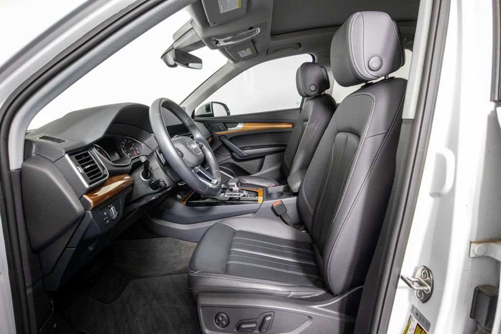 Used 2023 Audi Q5 2.0T Premium w/ Convenience Package AWD/4WD image 9
