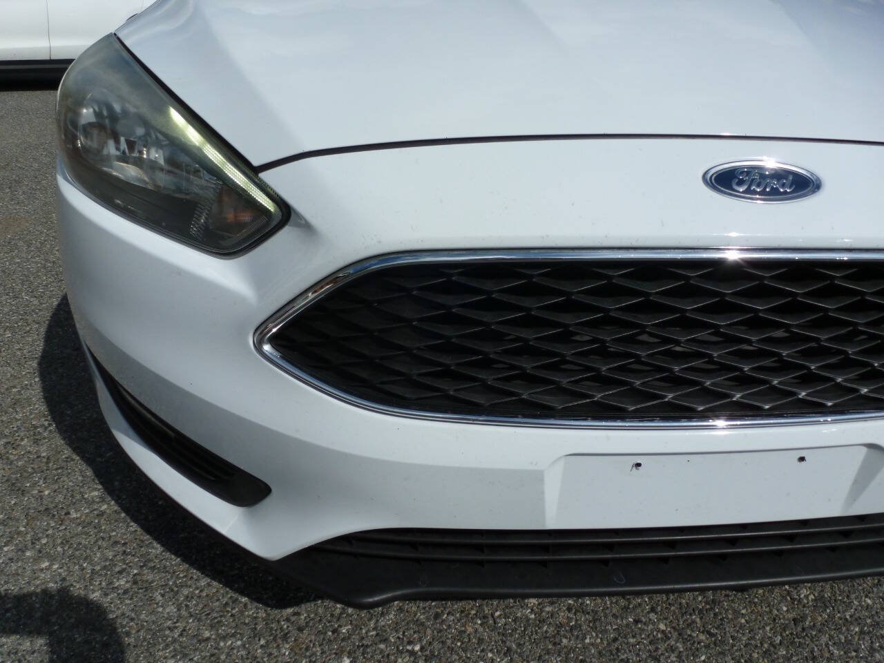 Used 2015 Ford Focus SE w/ Equipment Group 201A FWD image 3