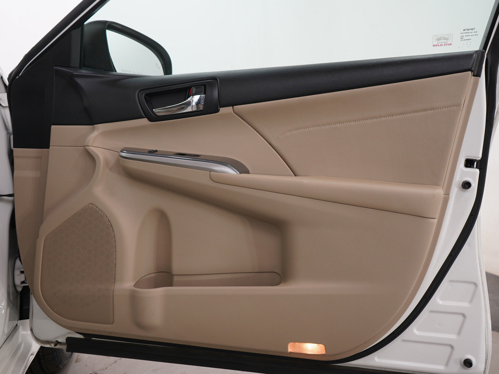 Used 2013 Toyota Camry XLE w/ Leather Pkg FWD image 9