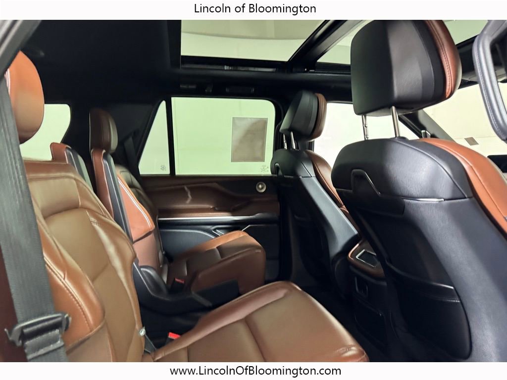 Certified 2025 Lincoln Navigator Reserve AWD/4WD image 18