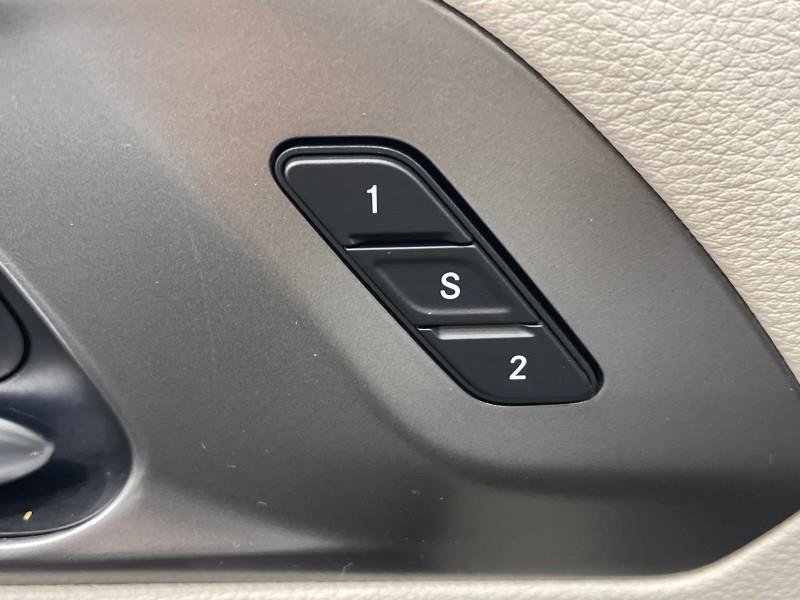 Used 2023 Chrysler Pacifica Touring-L image 36