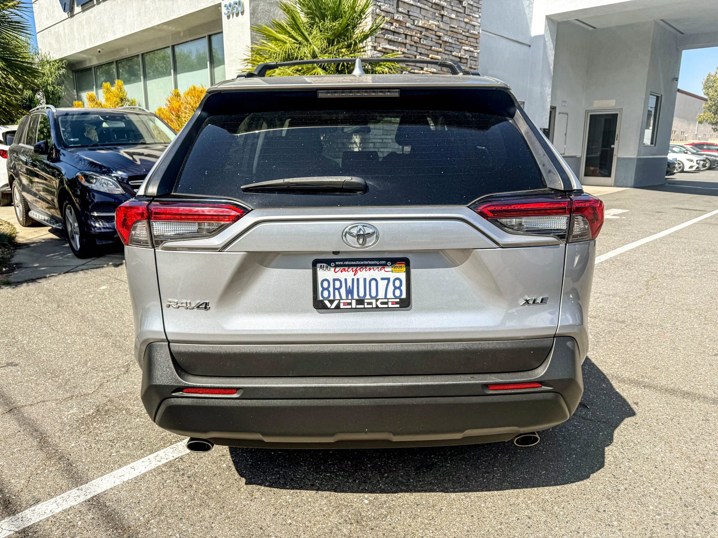 Used 2020 Toyota RAV4 XLE image 10