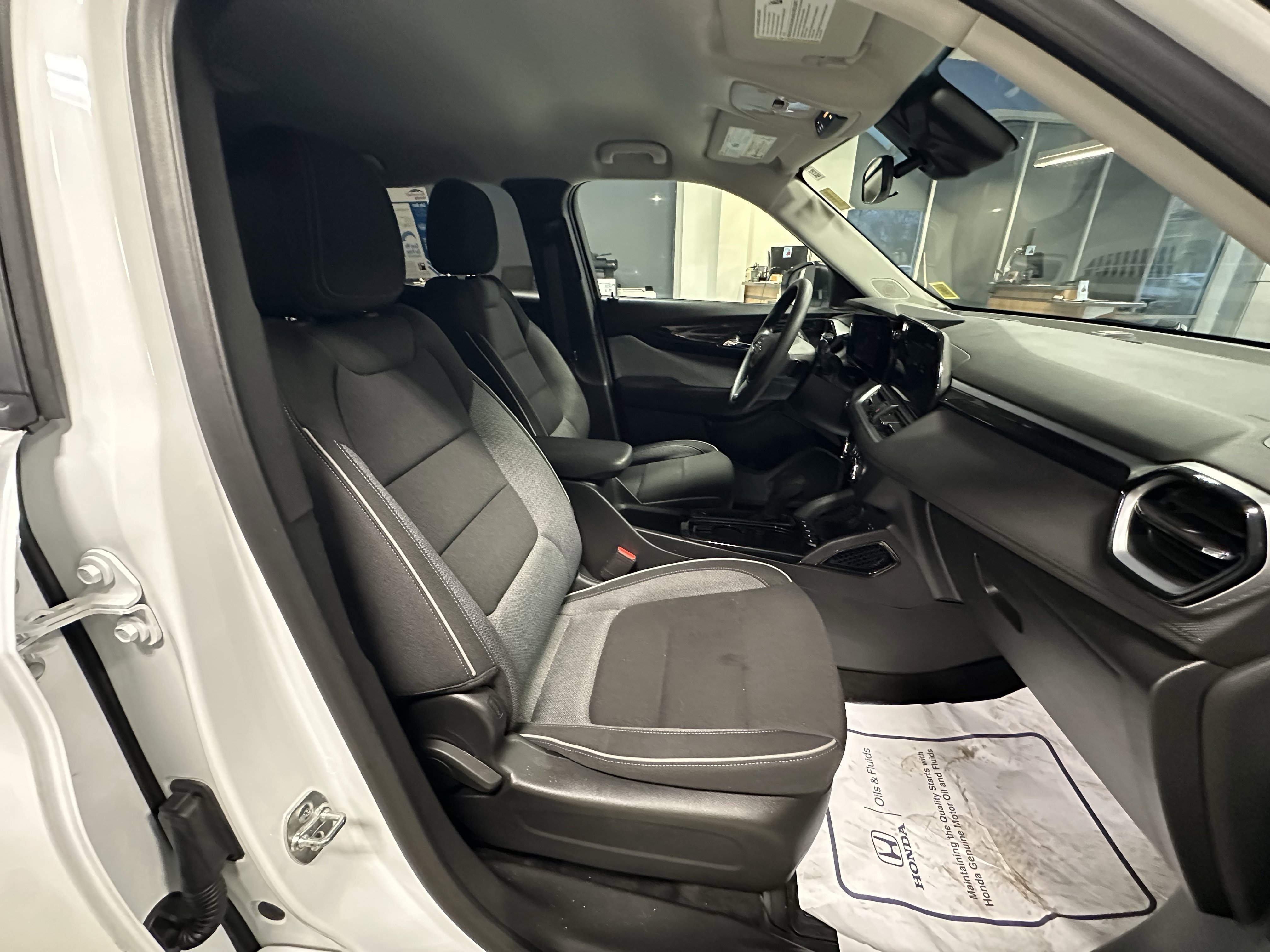 Used 2024 Chevrolet TrailBlazer LS w/ LS Convenience Package AWD/4WD image 17