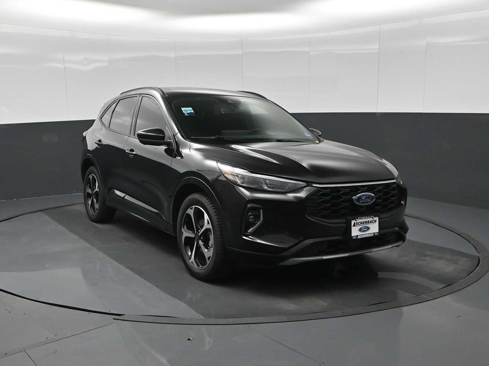 Used 2023 Ford Escape ST-Line Elite w/ Premium Technology Package AWD/4WD image 2