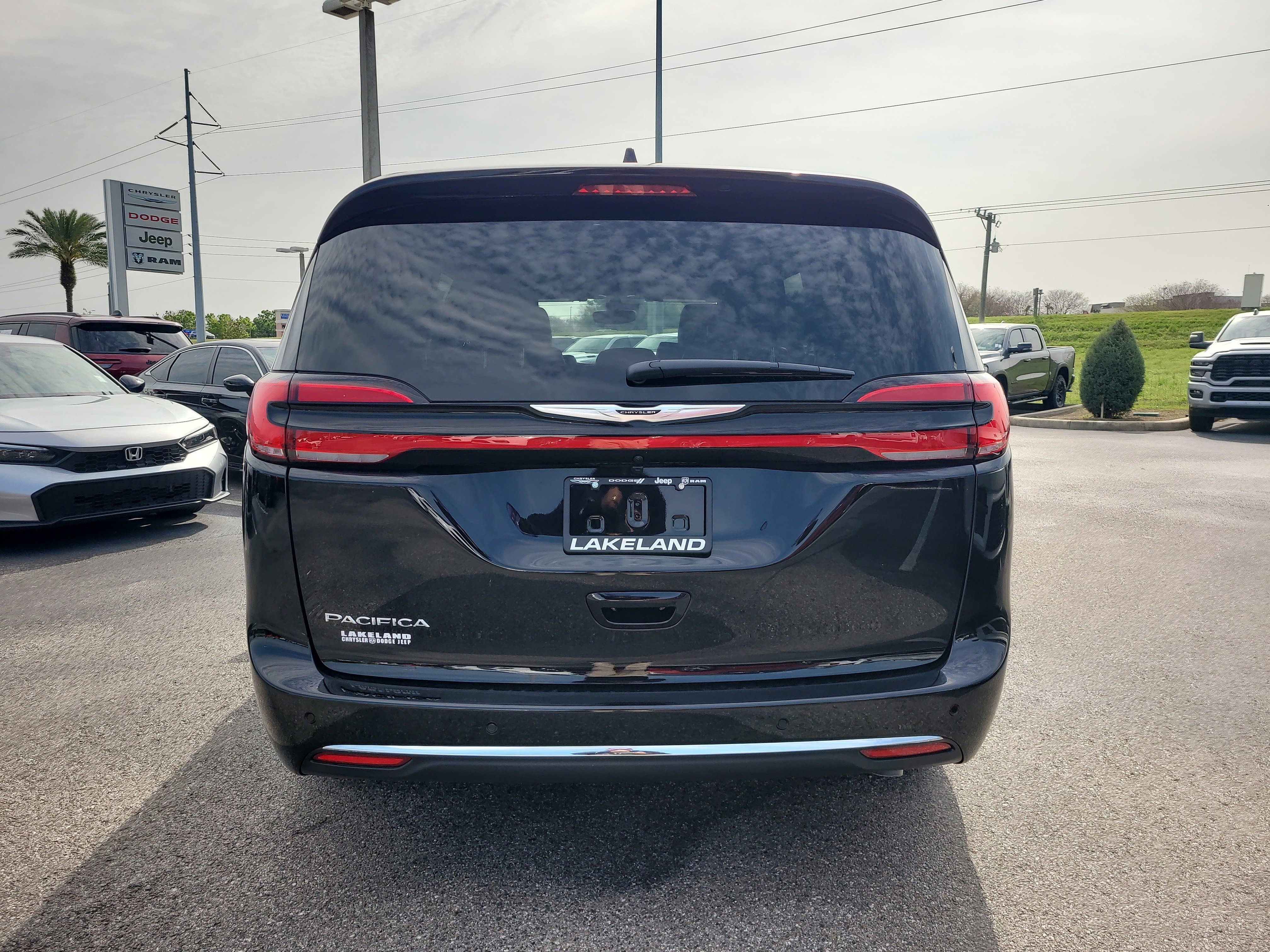 Used 2026 Chrysler Pacifica Select FWD image 7