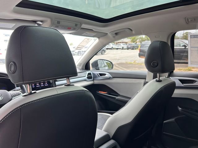 New 2026 Volkswagen Taos SE image 19