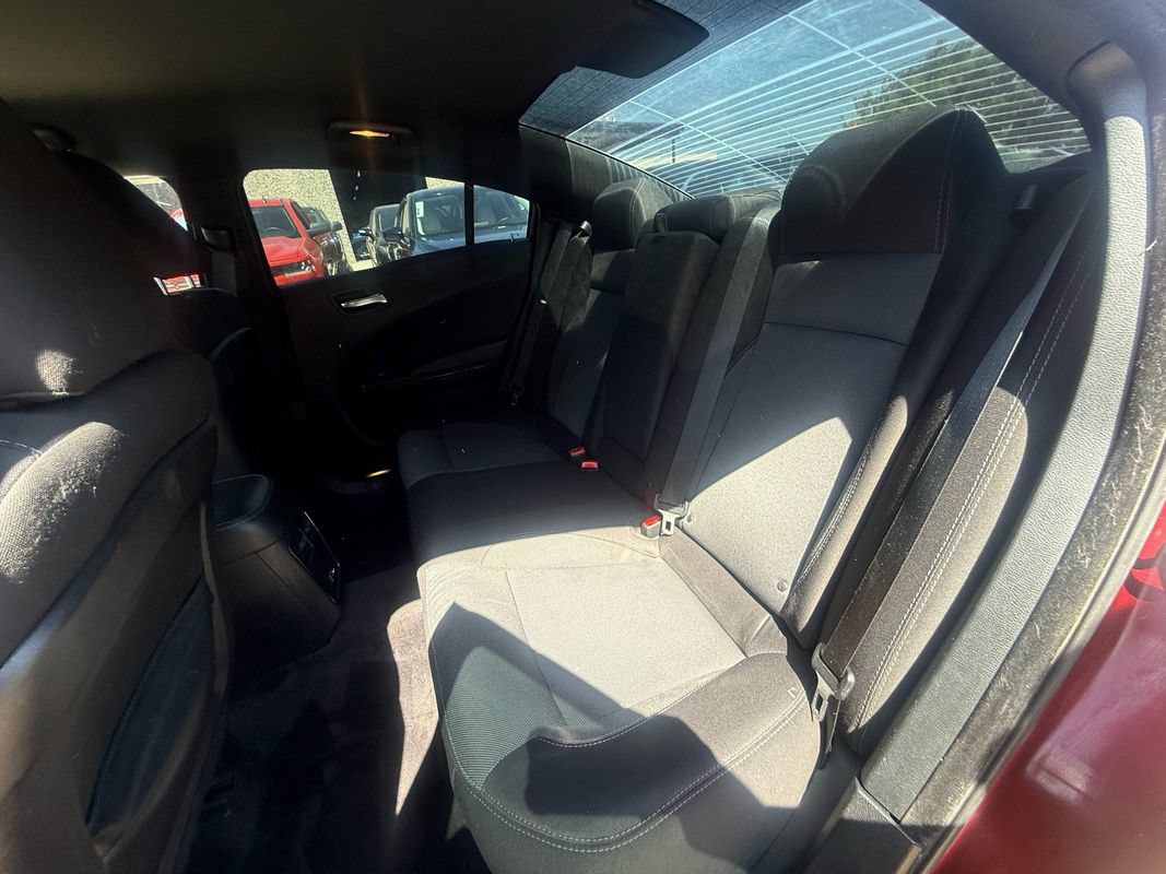 Used 2017 Dodge Charger SE w/ Blacktop Package RWD image 9