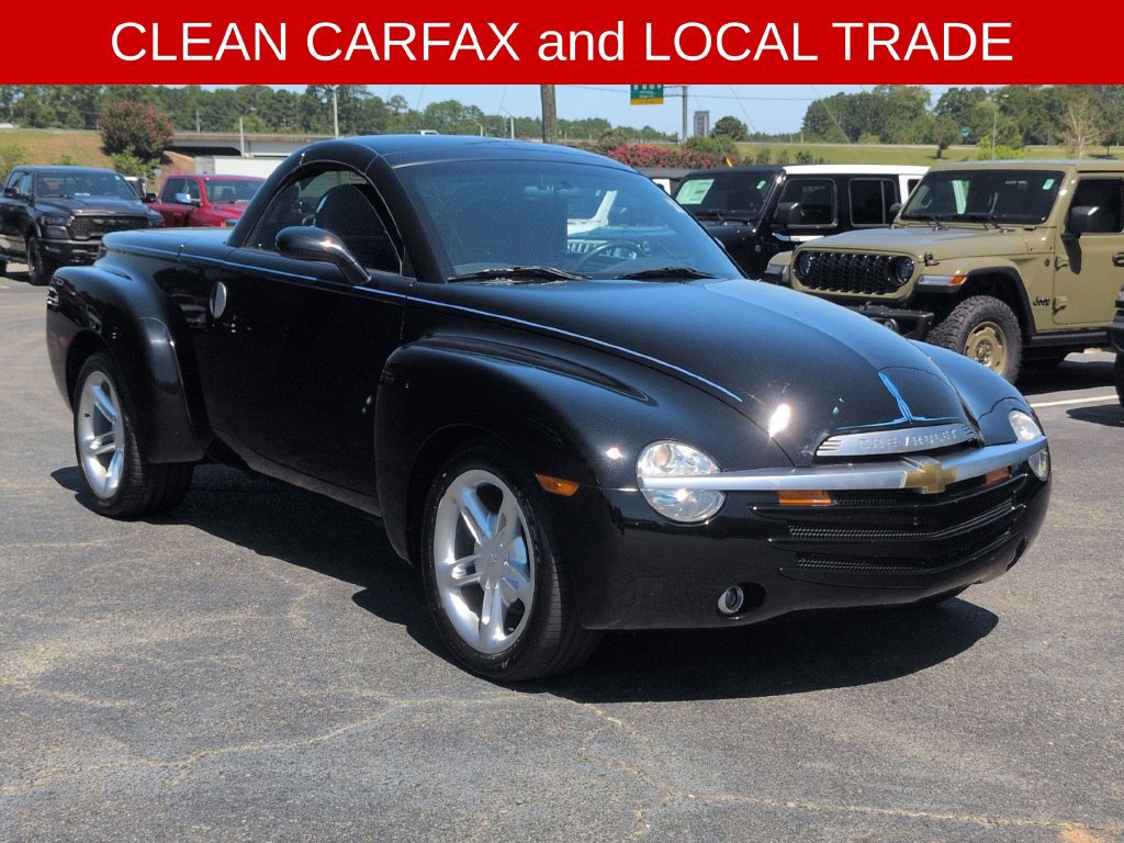 Used 2003 Chevrolet SSR RWD image 2