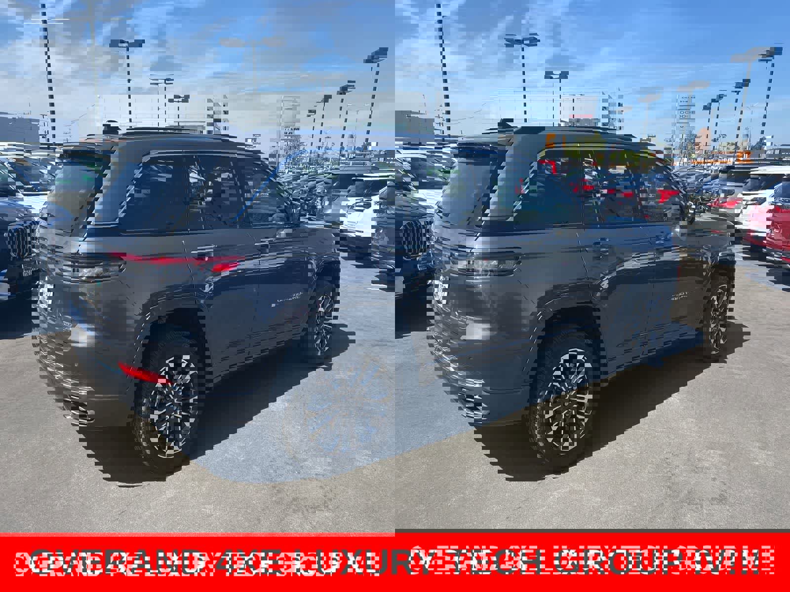 Used 2022 Jeep Grand Cherokee Overland w/ Luxury Tech Group IV image 8