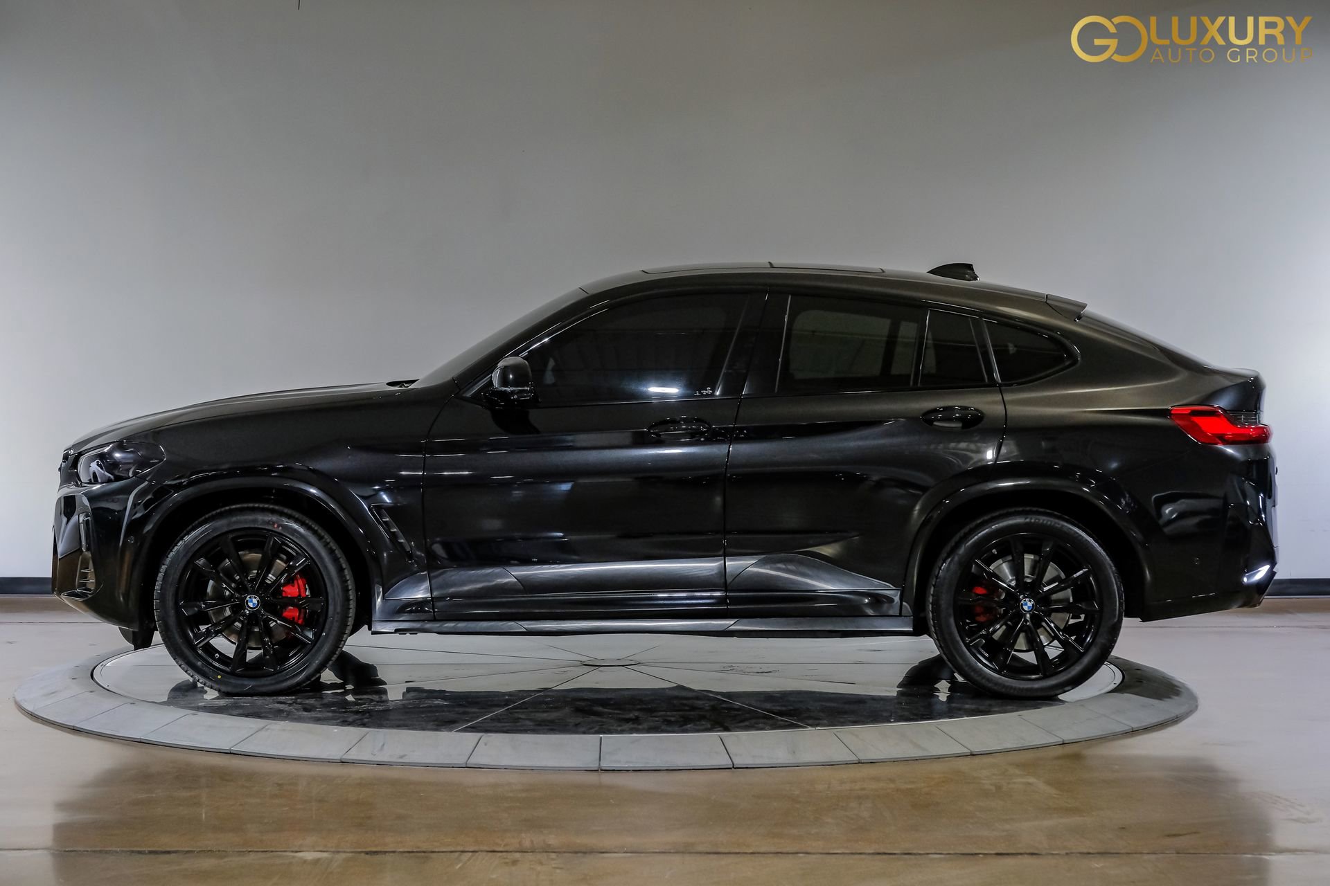 Used 2024 BMW X4 M40i w/ Premium Package image 13