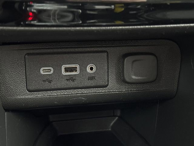 Used 2023 Buick Encore GX Select w/ Sport Touring Package image 18