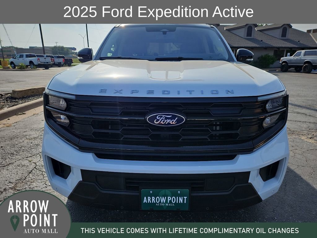 Used 2025 Ford Expedition Active AWD/4WD image 3