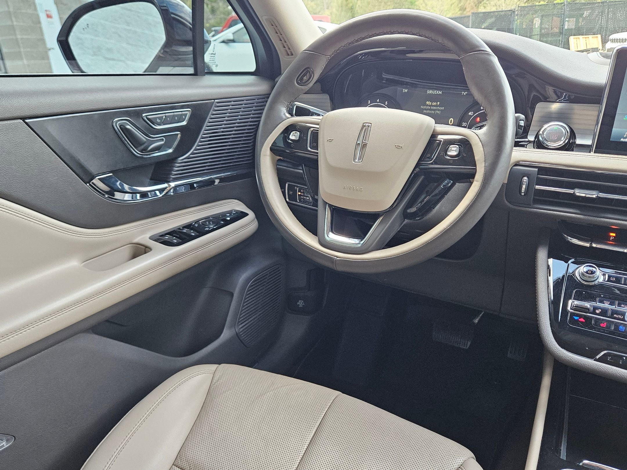 Used 2022 Lincoln Corsair FWD w/ Premium Package image 9