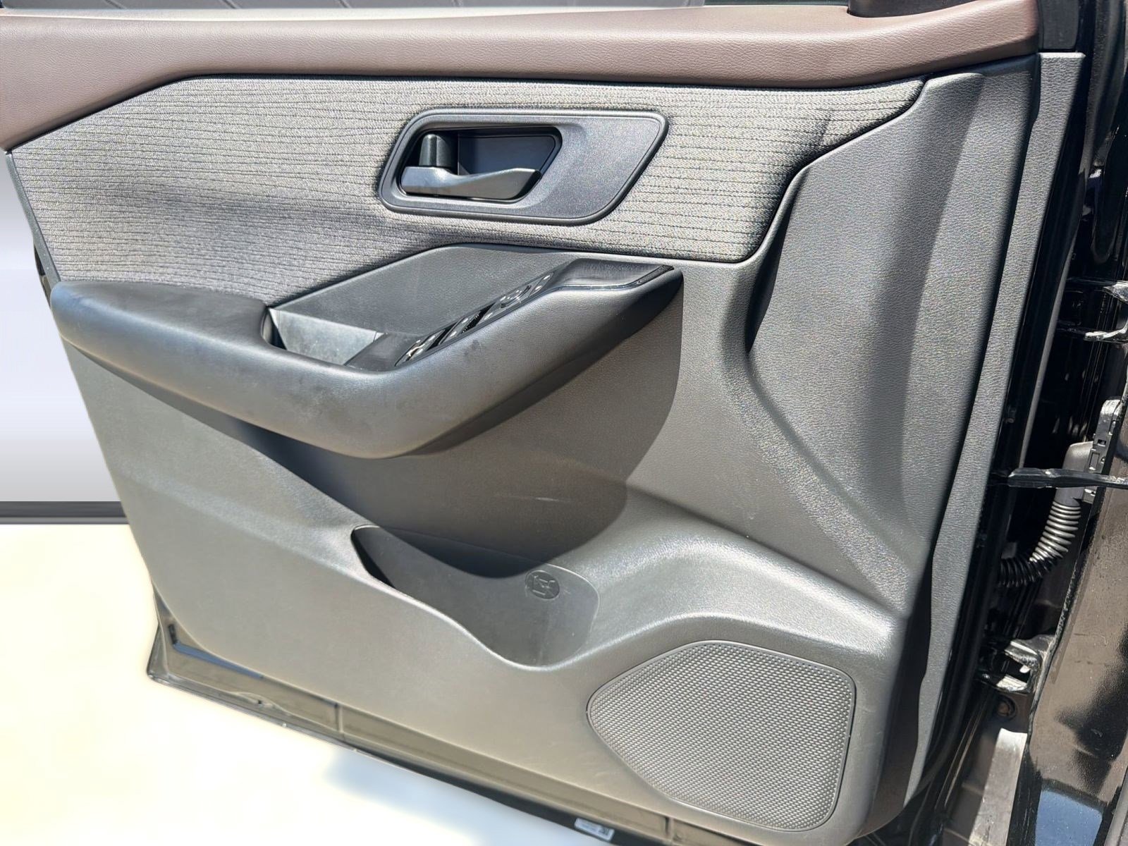 Used 2023 Nissan Rogue S image 20