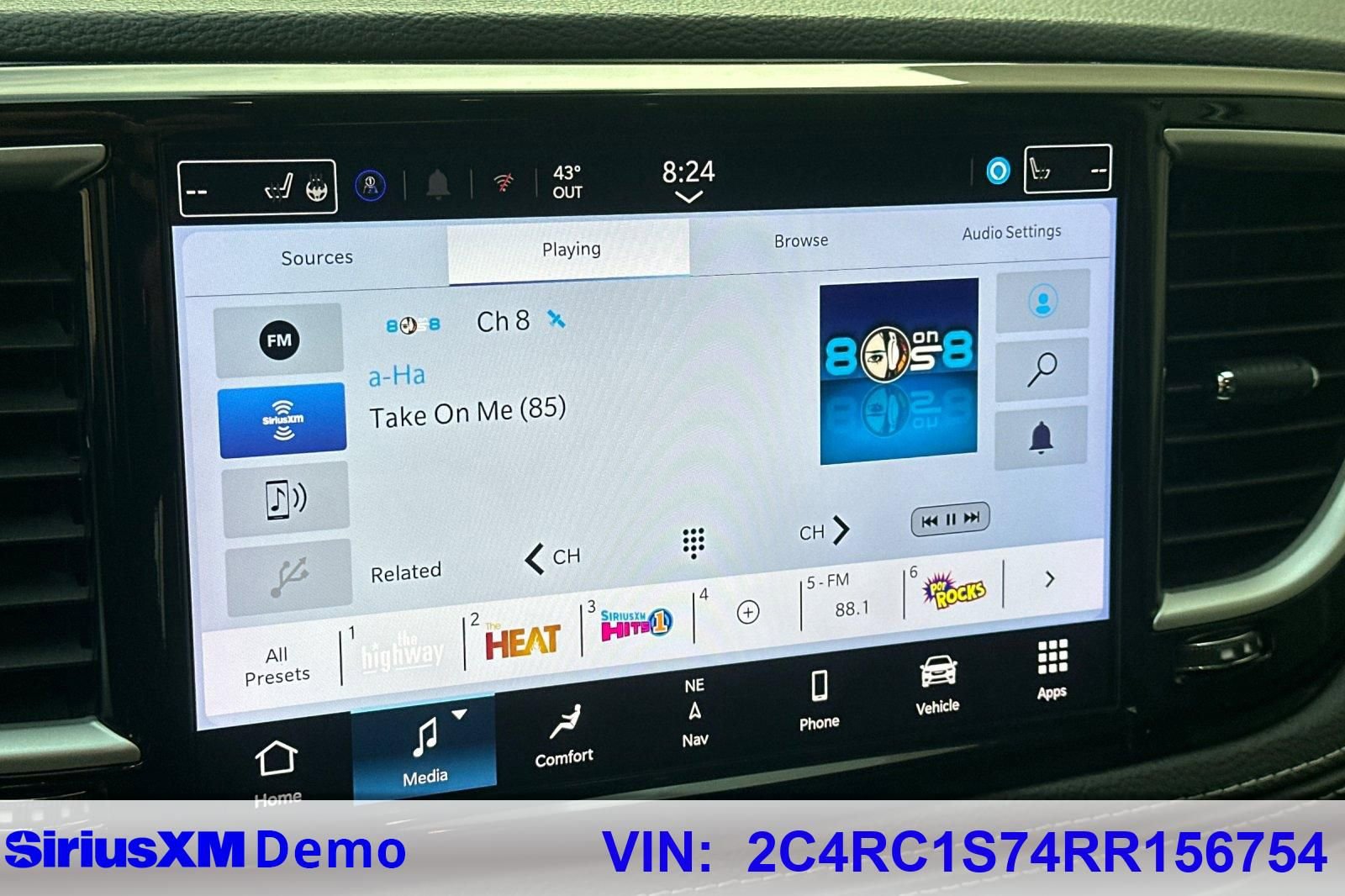 Used 2024 Chrysler Pacifica Select image 33