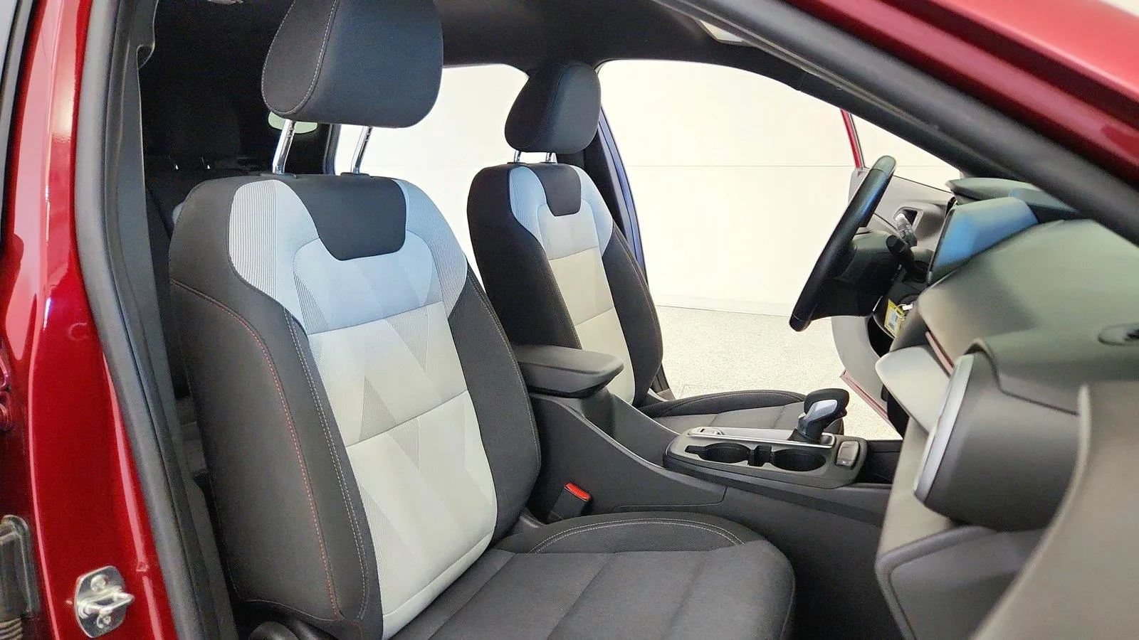Used 2025 Chevrolet Trax RS w/ Driver Confidence Package FWD image 38