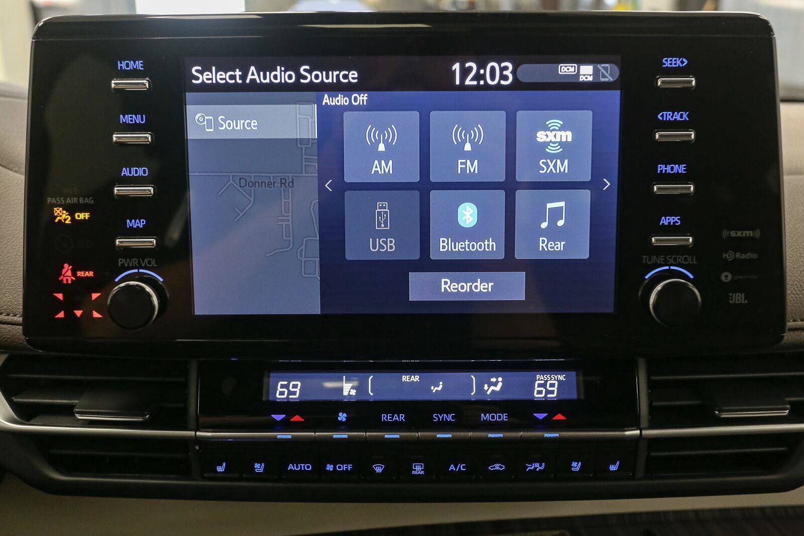 Used 2023 Toyota Sienna Platinum AWD/4WD image 29