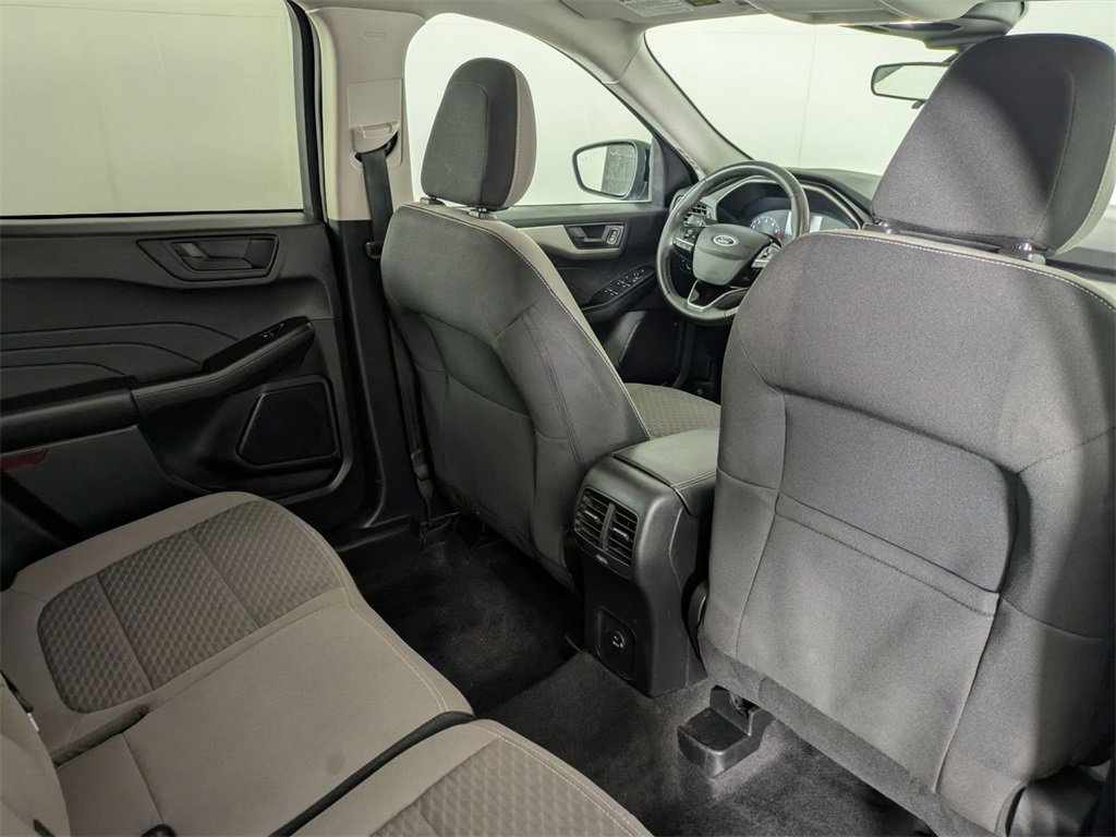 Used 2022 Ford Escape SE w/ SE Sport Appearance Package image 38
