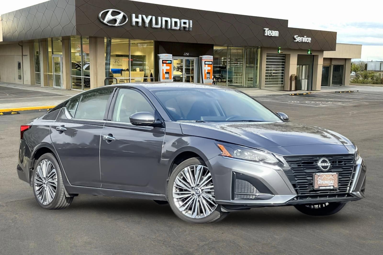 Used 2024 Nissan Altima 2.5 SL image 2