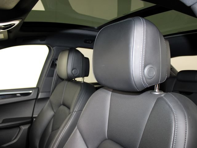 Used 2018 Porsche Macan AWD/4WD image 19