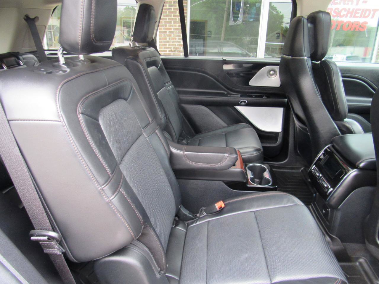 Used 2023 Lincoln Aviator Reserve w/ Equipment Group 201A AWD/4WD image 39
