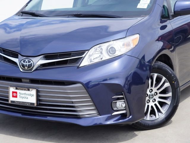 Used 2018 Toyota Sienna XLE w/ XLE Navigation Package image 5