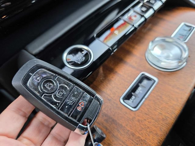 Certified 2025 Lincoln Navigator Black Label AWD/4WD image 18
