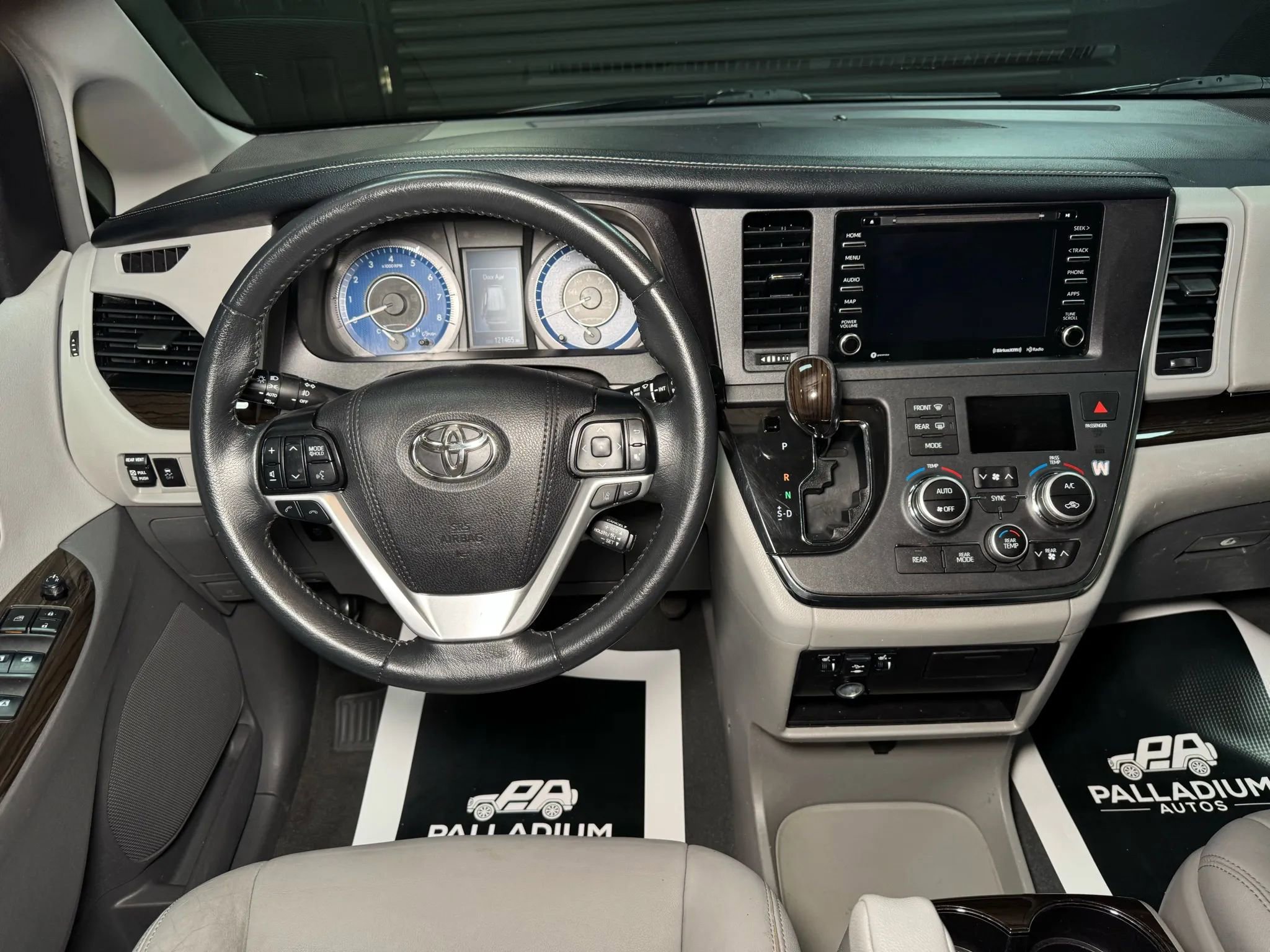 Used 2019 Toyota Sienna XLE FWD image 29