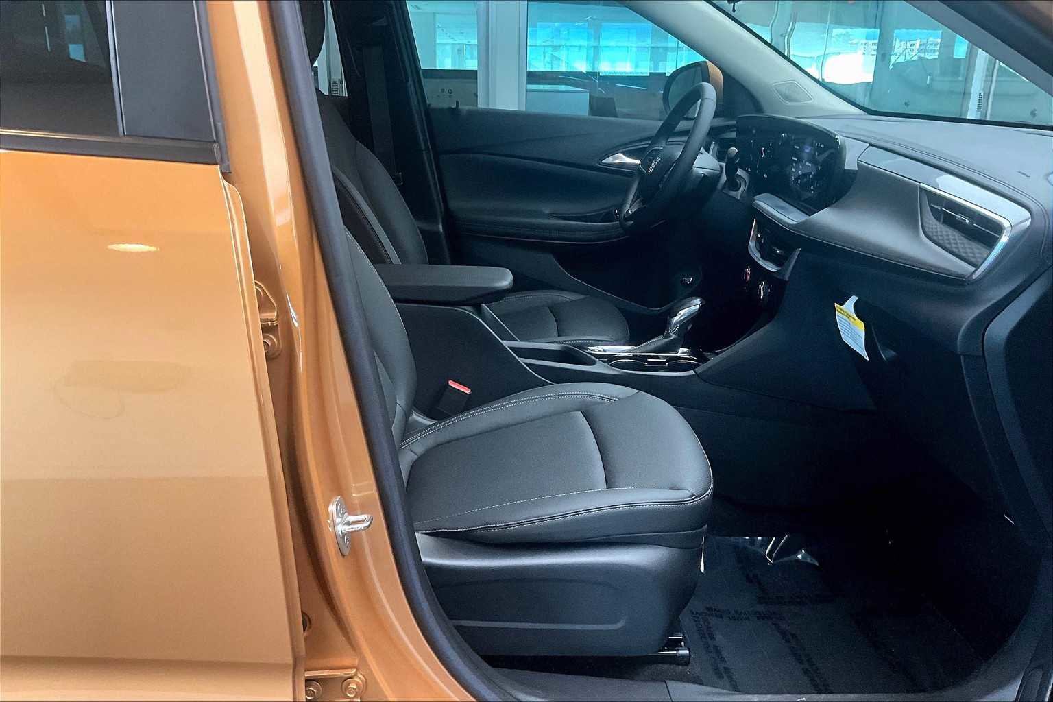 Used 2024 Buick Encore GX Sport Touring w/ Comfort Package image 8