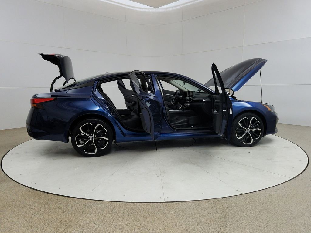 Used 2024 Nissan Altima 2.5 SR w/ SR Premium Package AWD/4WD image 12