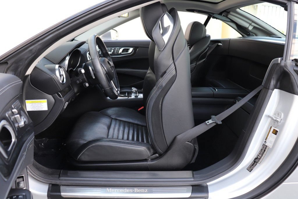 Used 2014 Mercedes-Benz SL 550 w/ Driver Assistance Package image 24