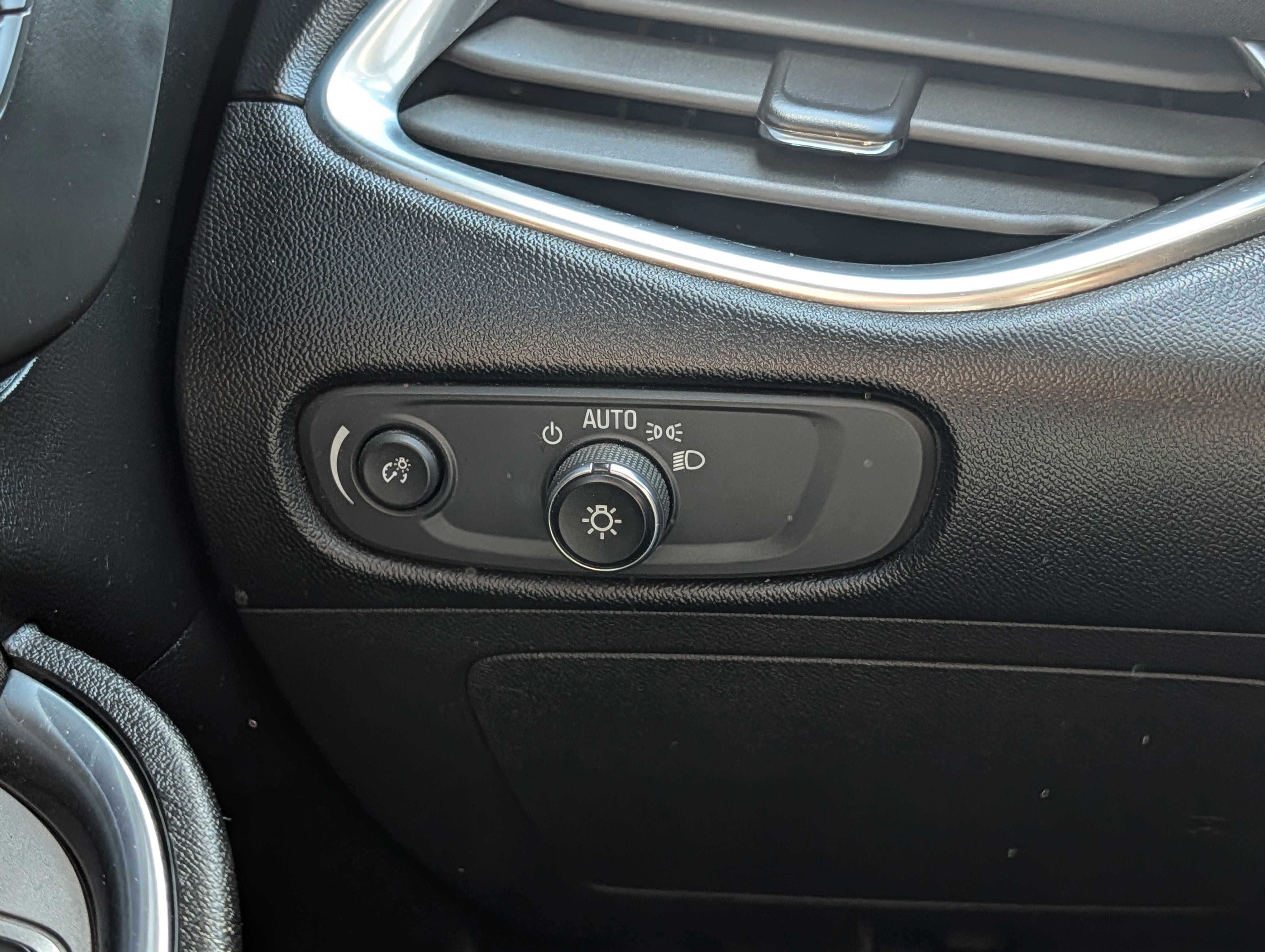 Used 2020 Chevrolet Malibu LT image 23