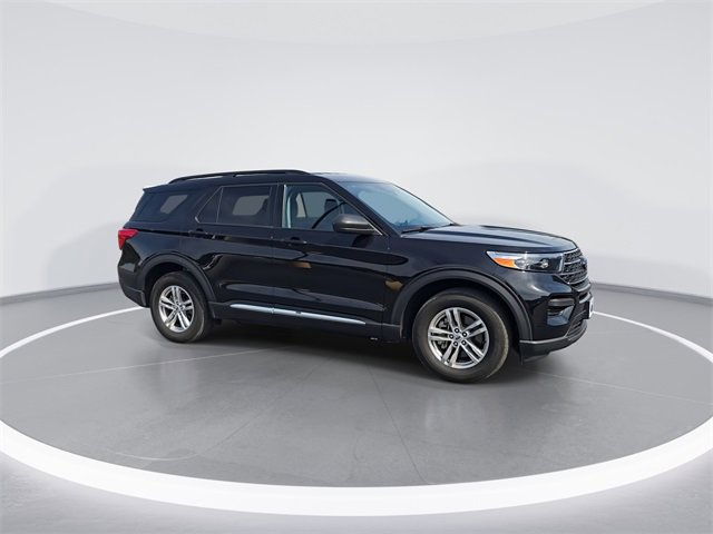Used 2023 Ford Explorer XLT image 2