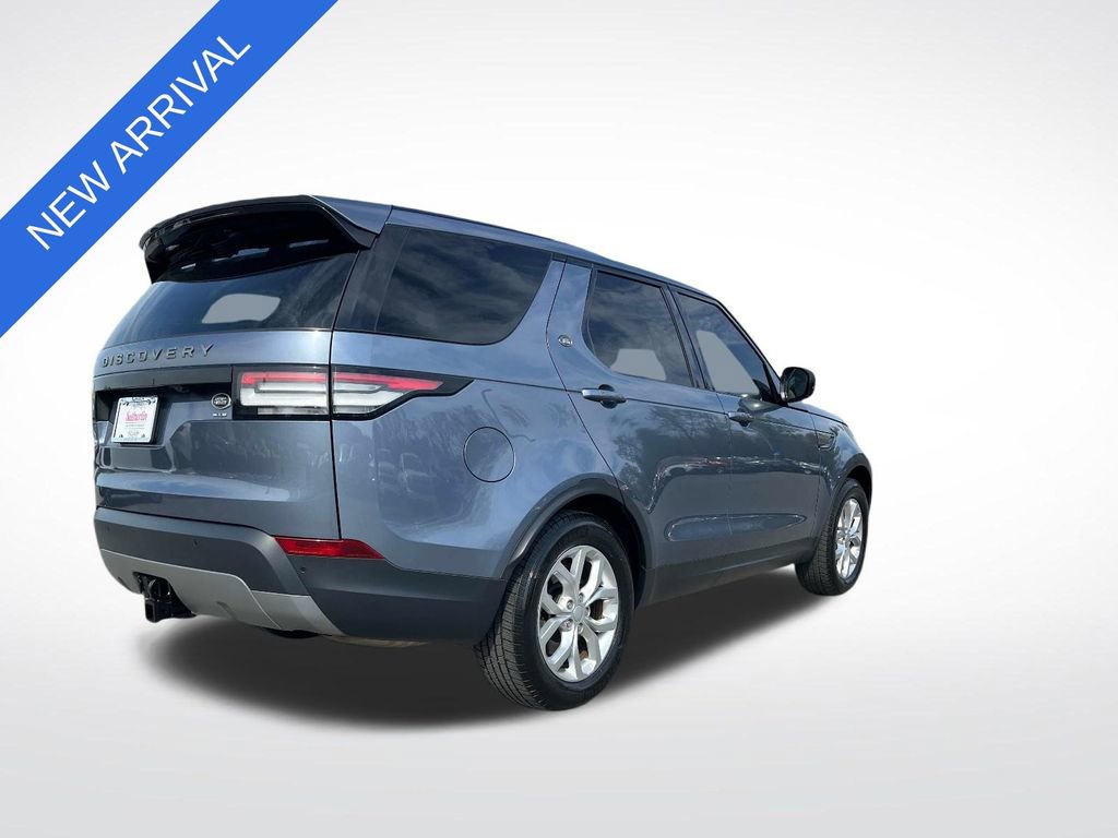 Used 2018 Land Rover Discovery SE image 3