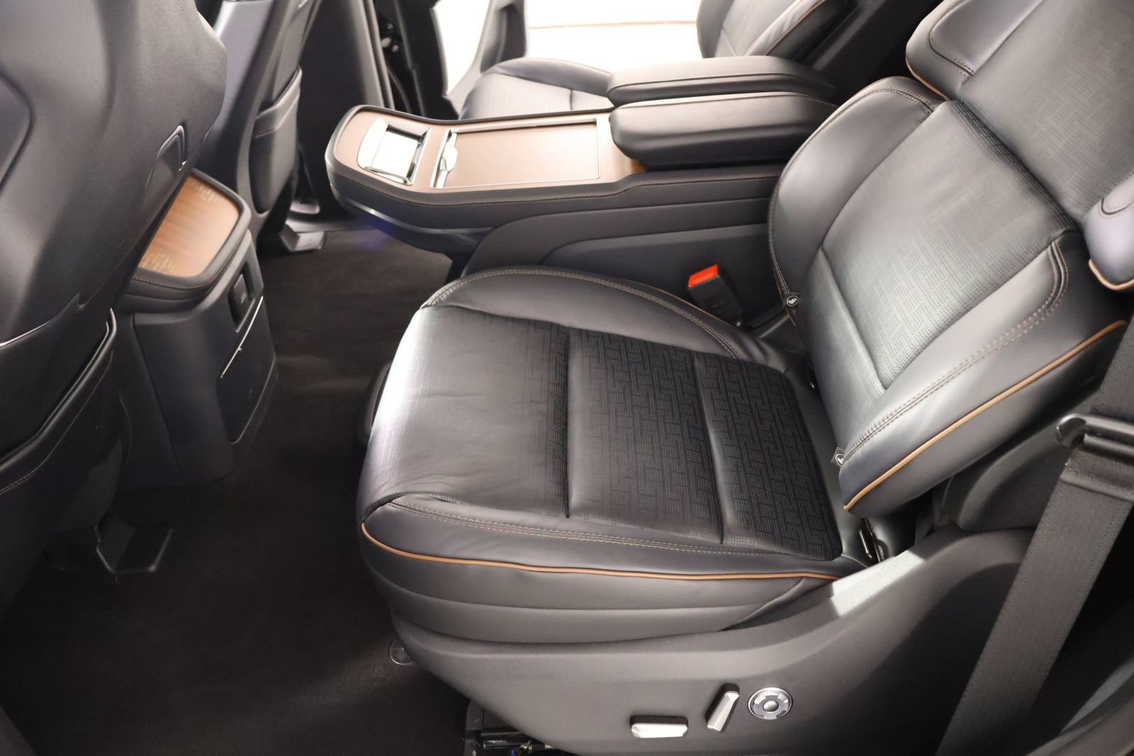 New 2026 Lincoln Navigator Black Label AWD/4WD image 12