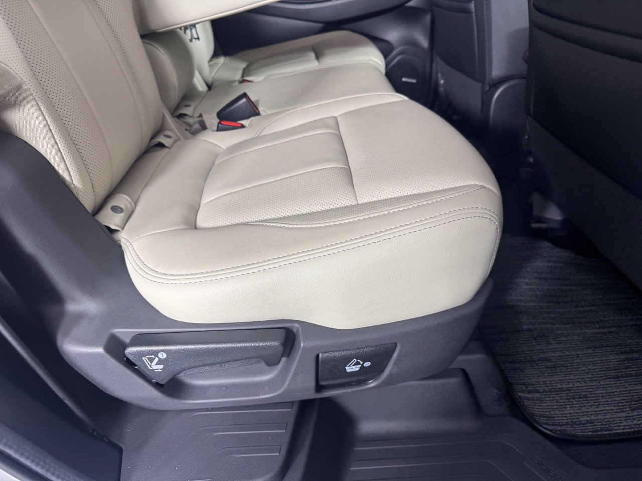 Used 2023 Subaru Ascent Limited w/ Technology Package AWD/4WD image 35