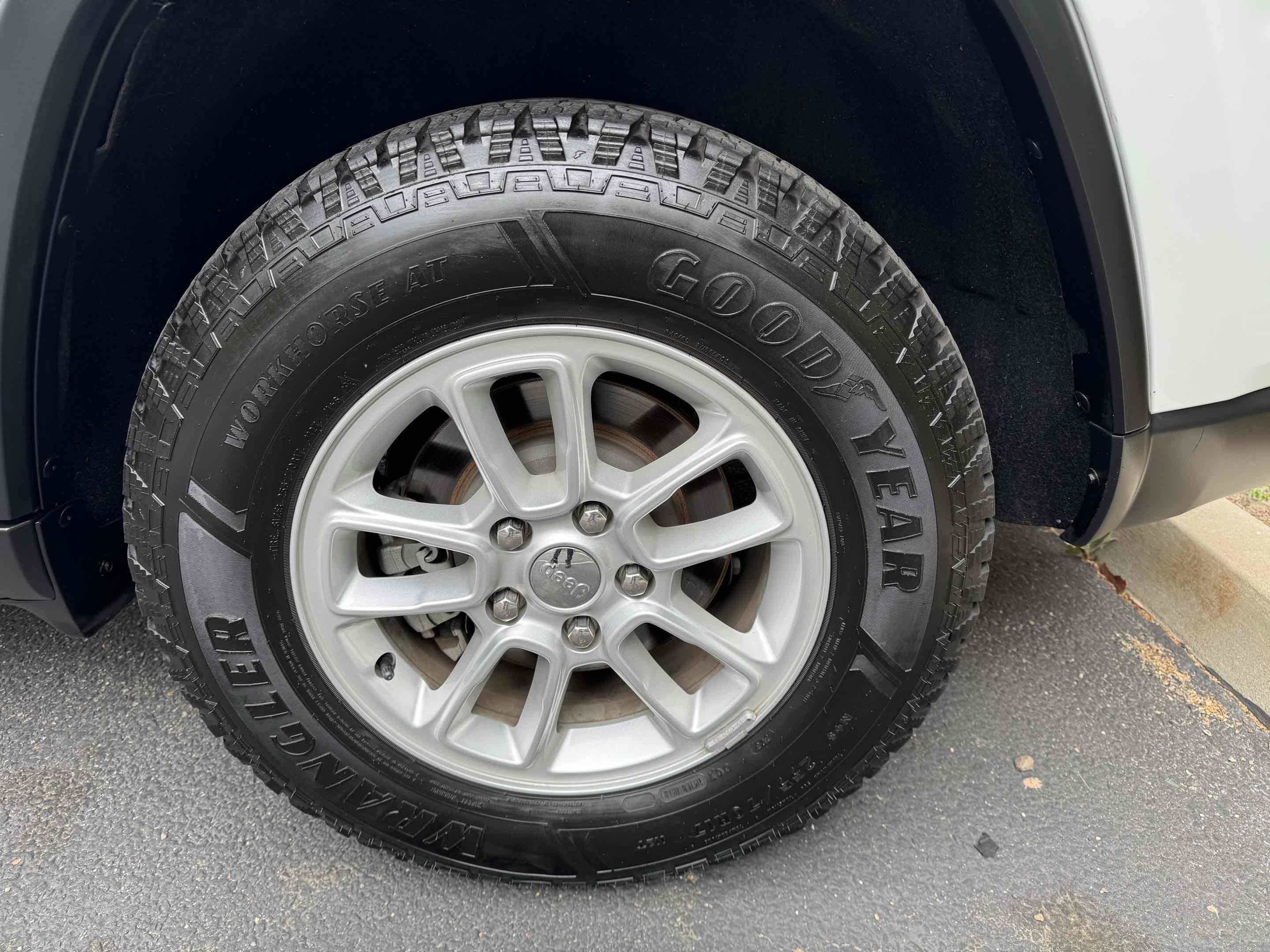 Used 2020 Jeep Grand Cherokee Laredo image 66
