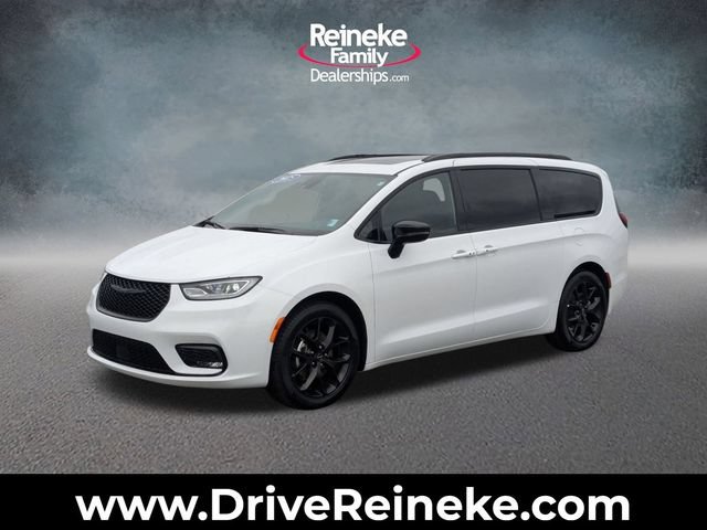Used 2025 Chrysler Pacifica Limited FWD image 1