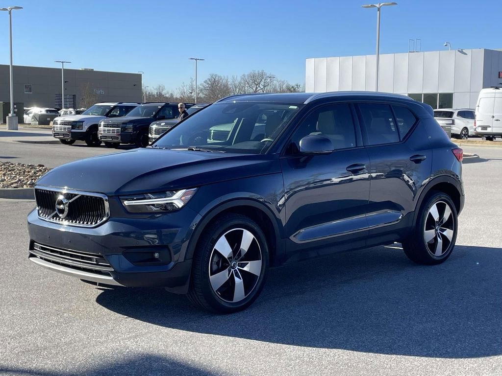 Used 2021 Volvo XC40 T5 Momentum w/ Premium Package image 24